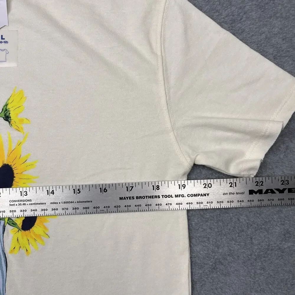 Old Navy west coast graphic t-shirt ivory dogs flowers youth size large